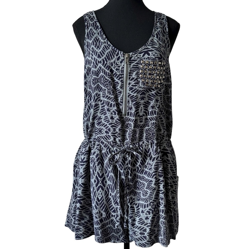 Material Girl Gray Patterned Romper size M